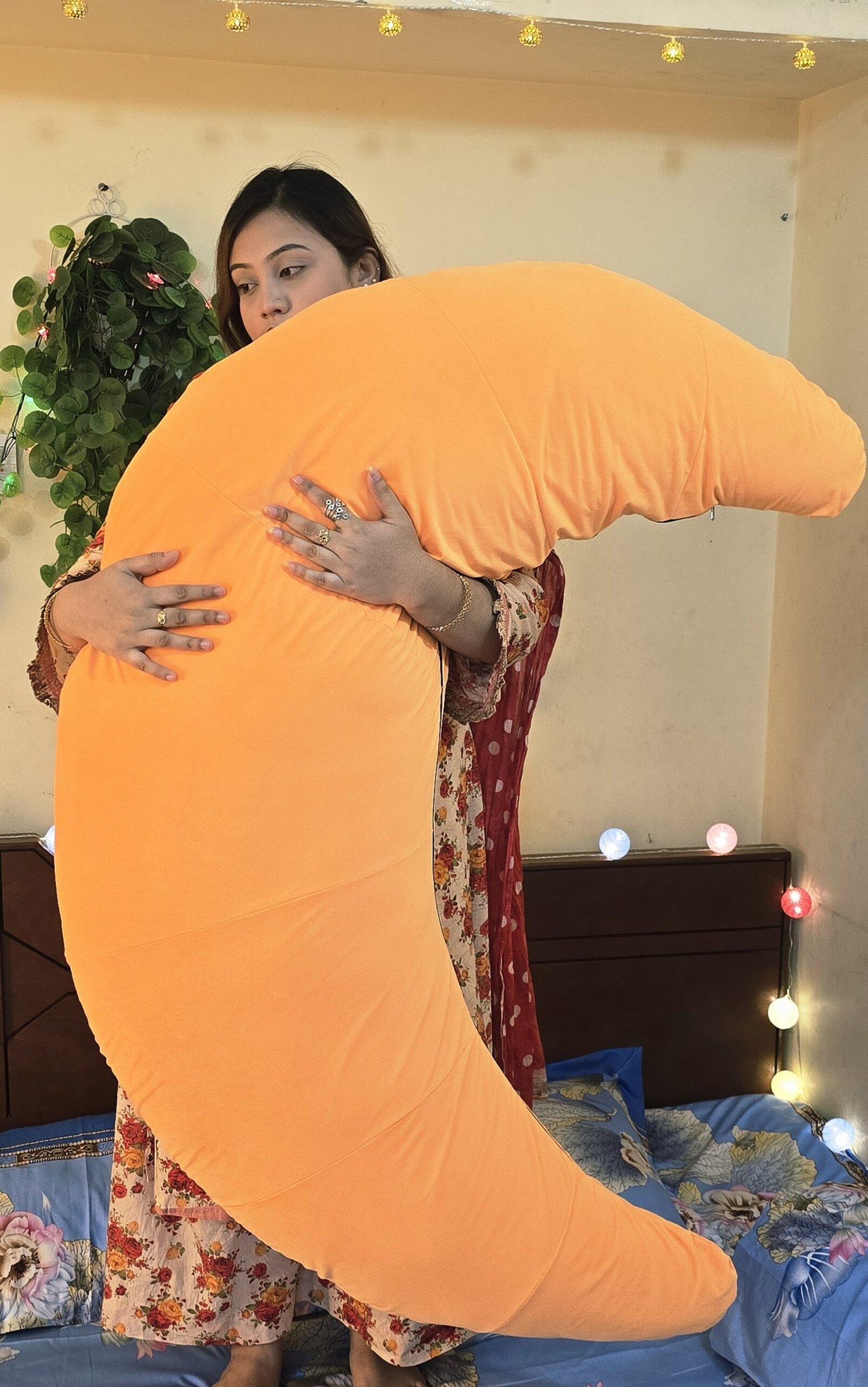 Moon Pillow with cover আমরা কল করে জেনে নিবো কি কালার নিবেন। - Image 2